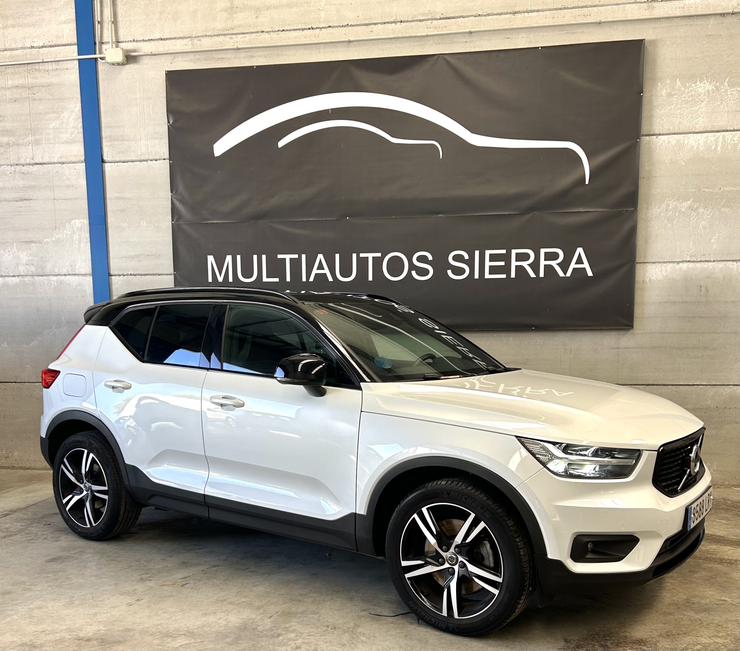 VOLVO XC40 HIBRIDO ENCHUFABLE R-DESIGN