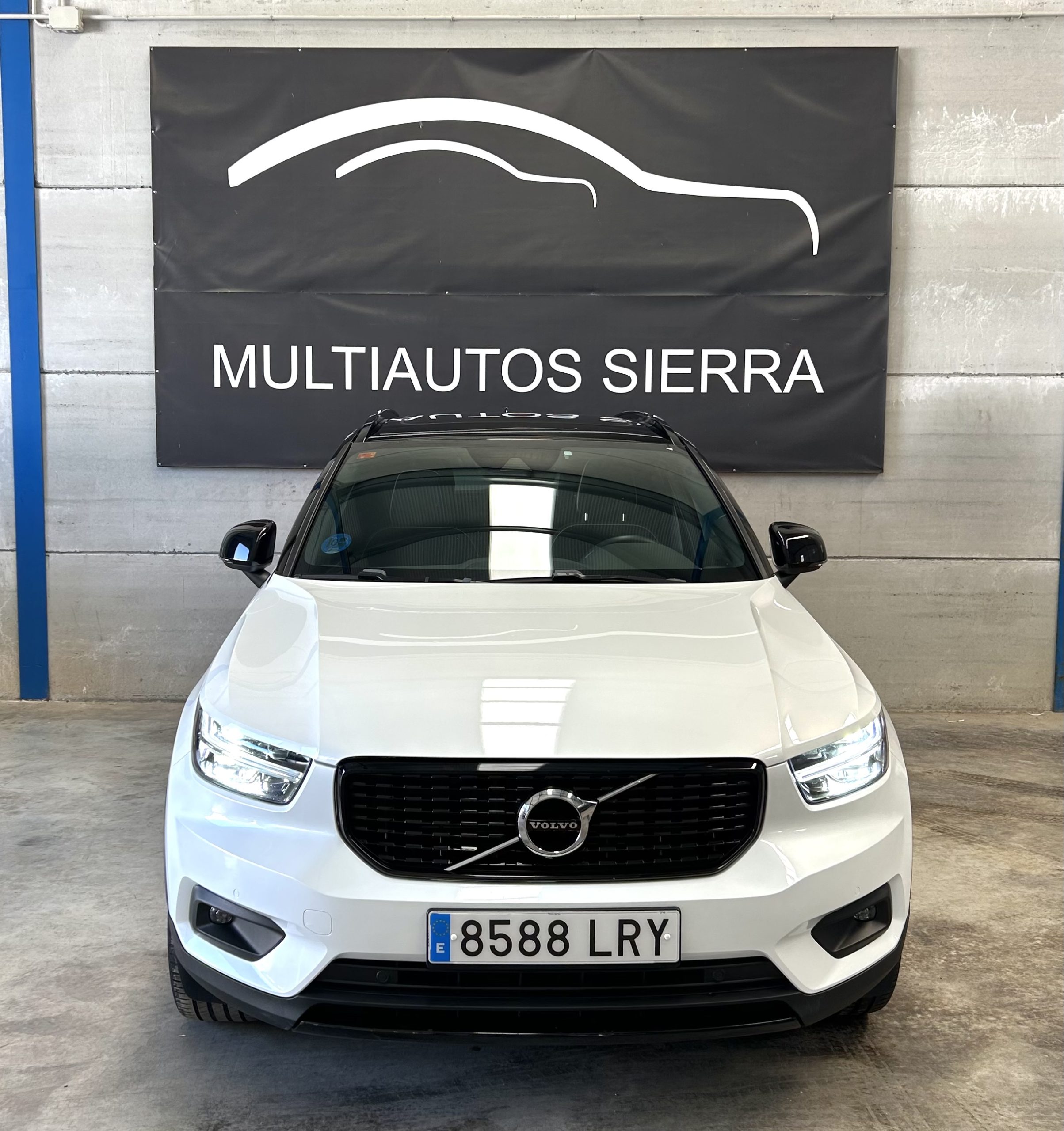 VOLVO XC40 HIBRIDO ENCHUFABLE R-DESIGN