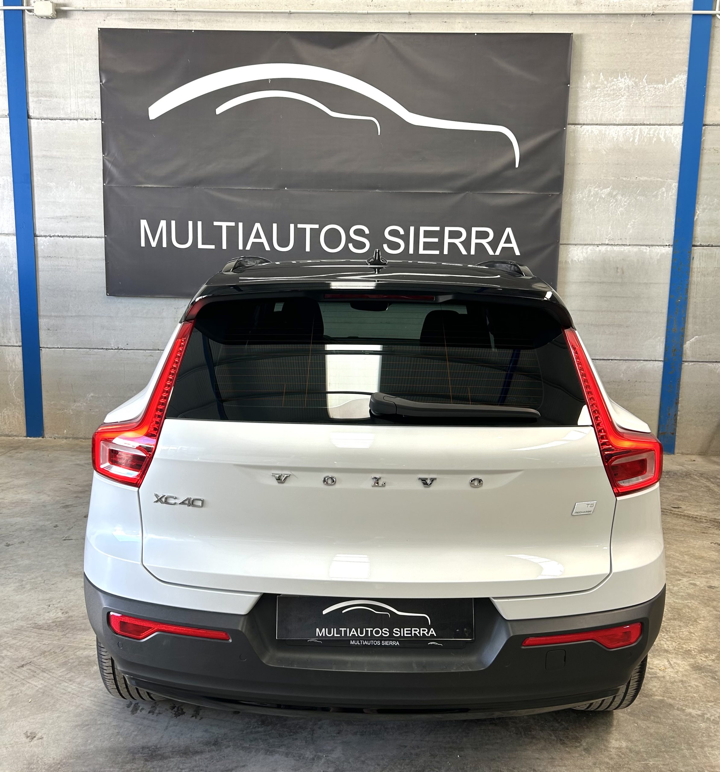 VOLVO XC40 HIBRIDO ENCHUFABLE R-DESIGN