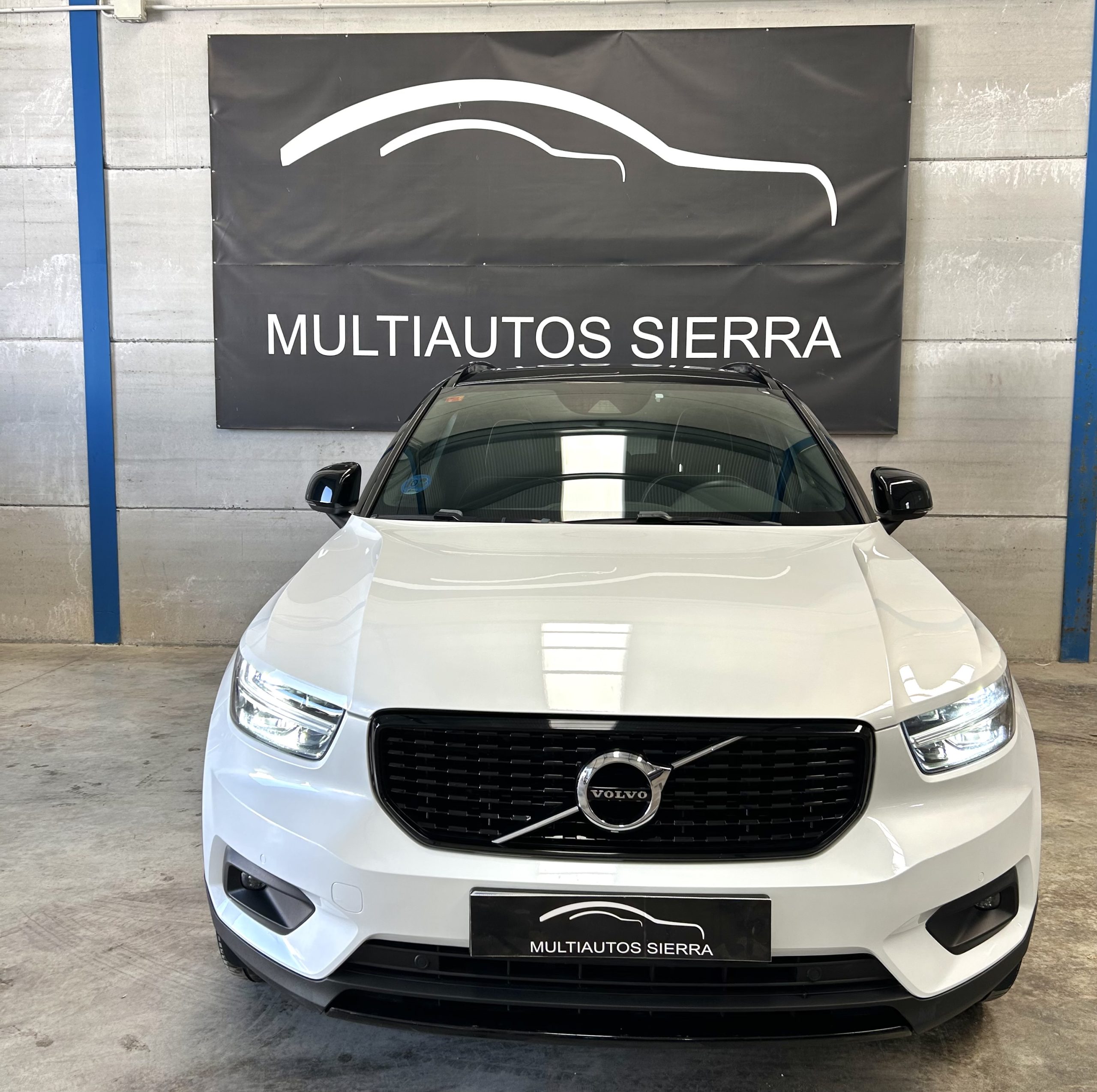 VOLVO XC40 HIBRIDO ENCHUFABLE R-DESIGN