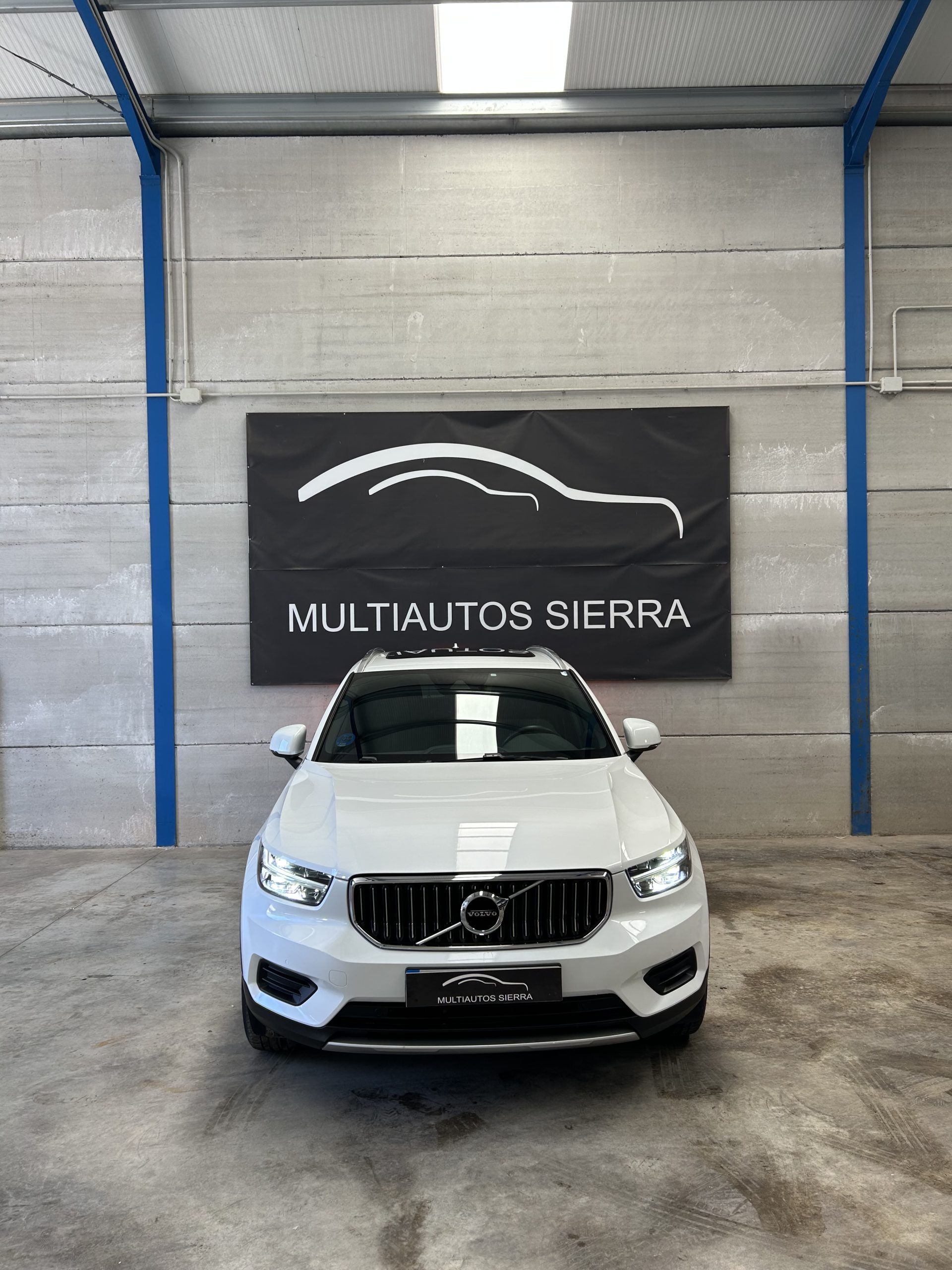 VOLVO XC40