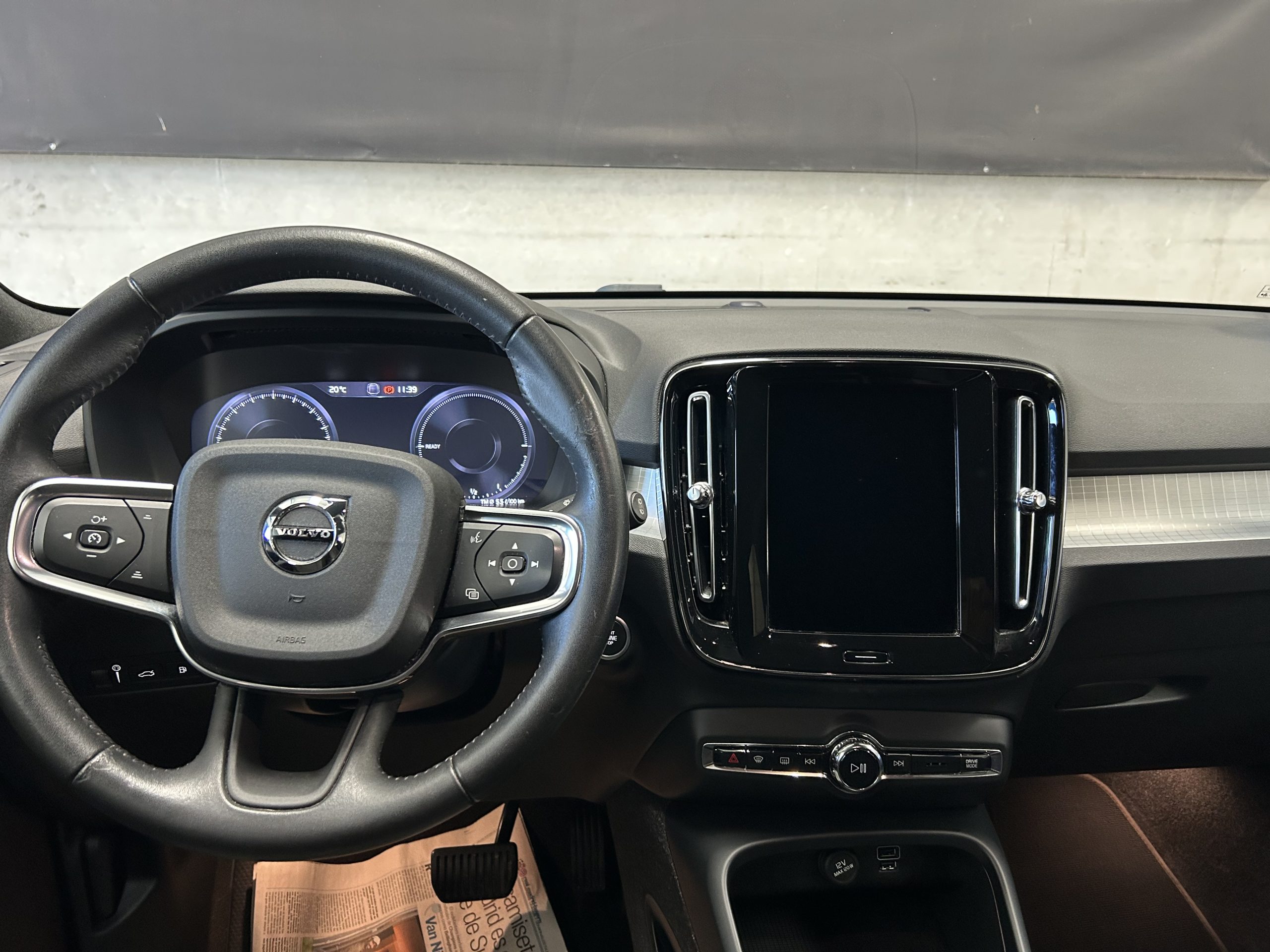 VOLVO XC40