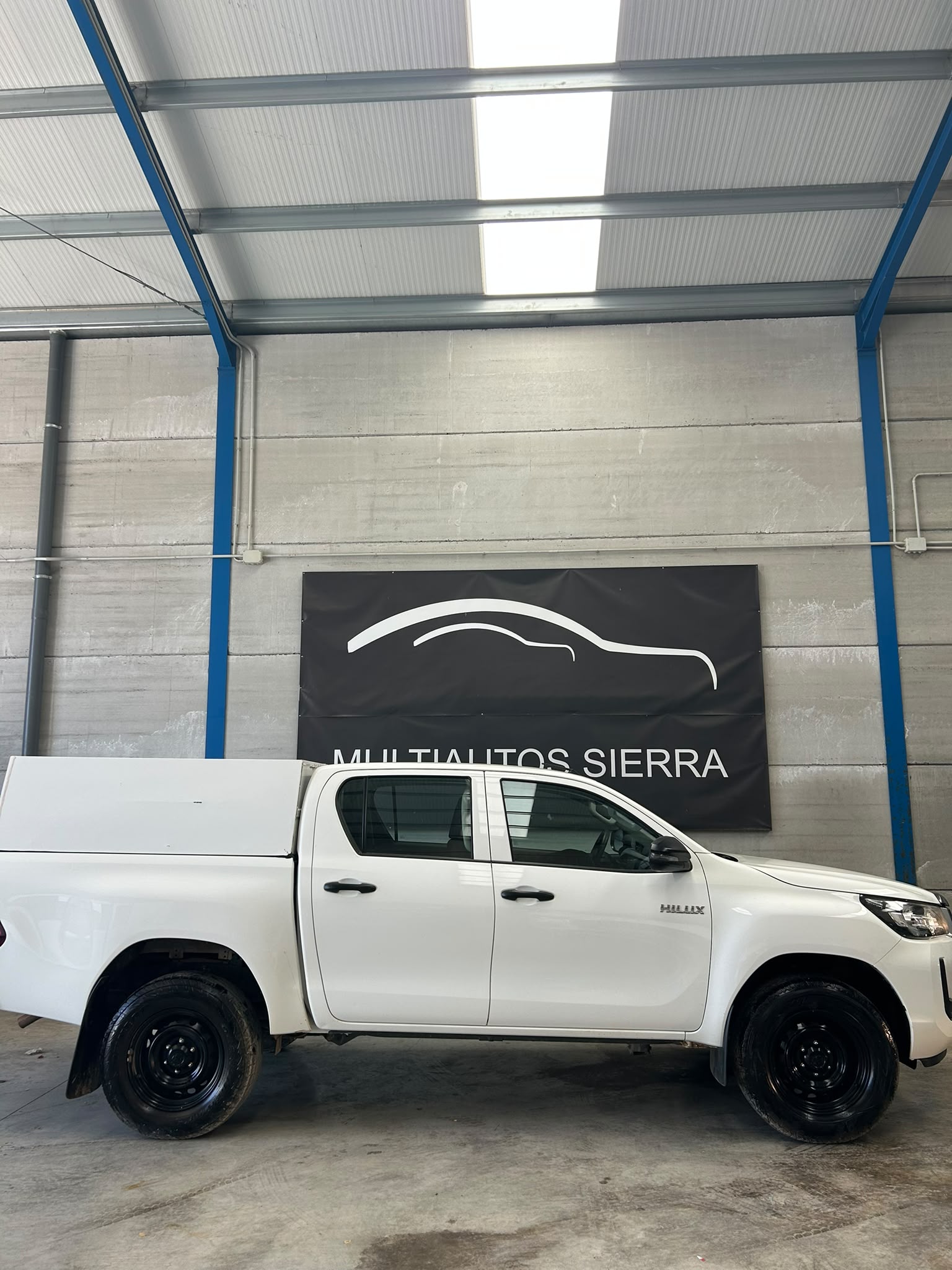 TOYOYA HILUX.