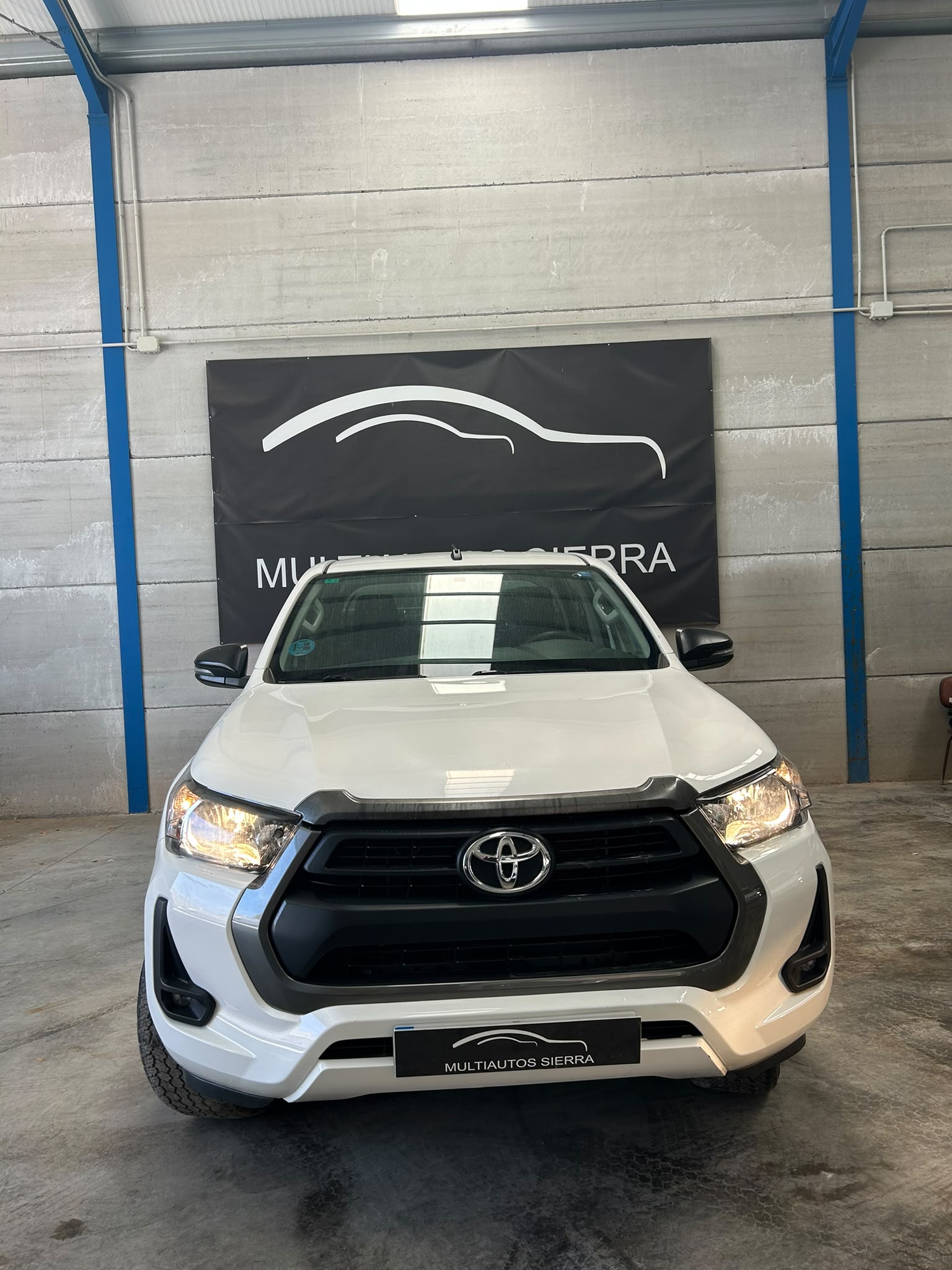 TOYOYA HILUX.