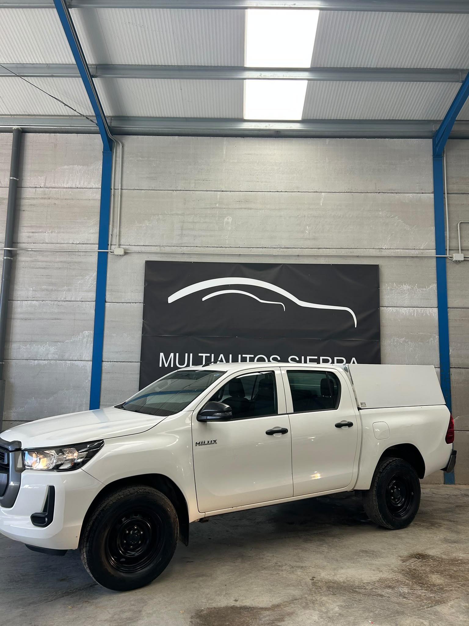 TOYOYA HILUX.