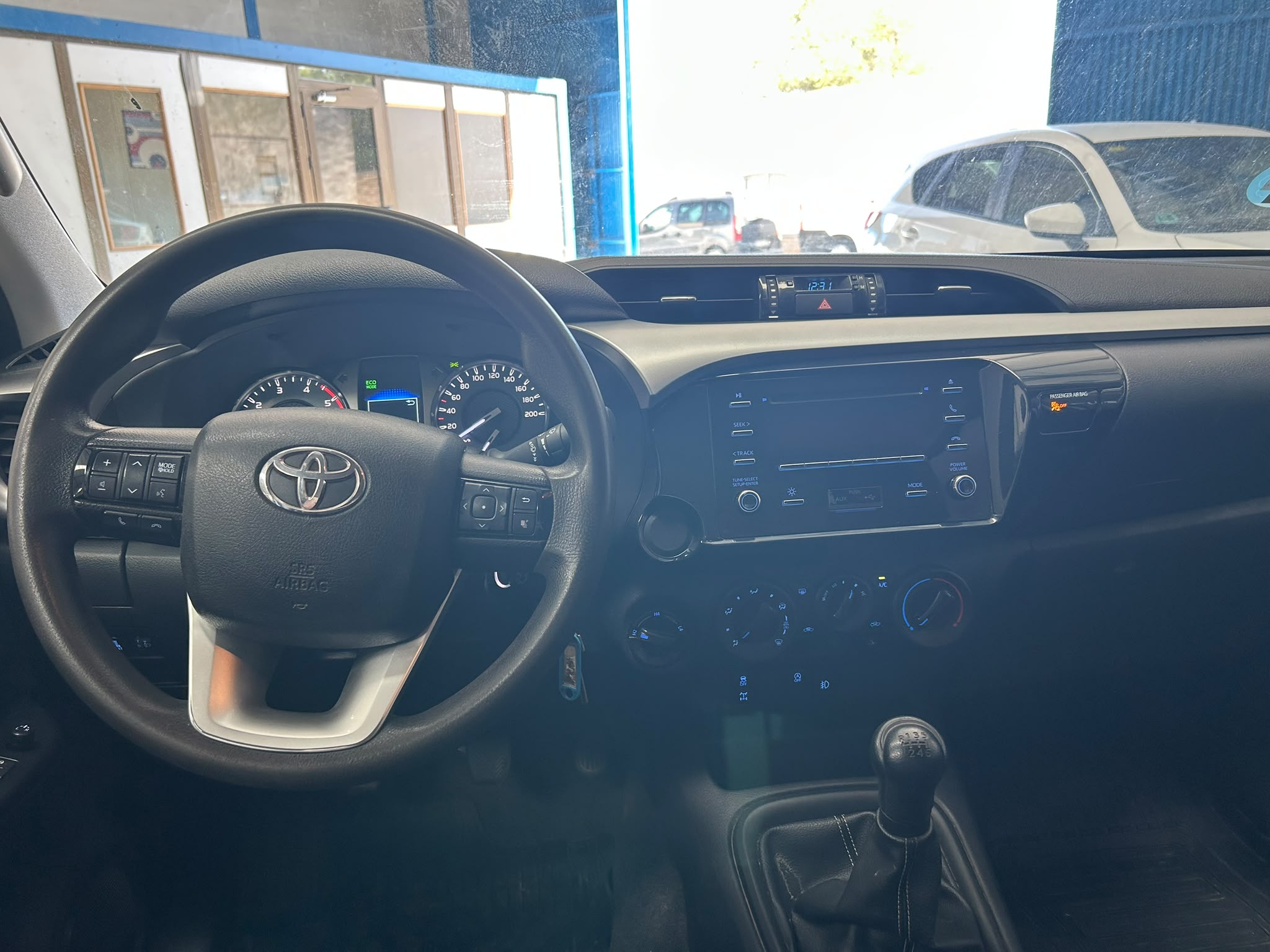 TOYOYA HILUX.