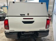 TOYOYA HILUX.