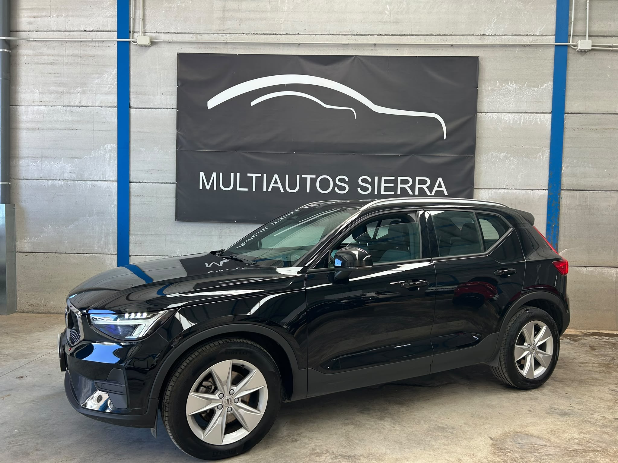 VOLVO XC40